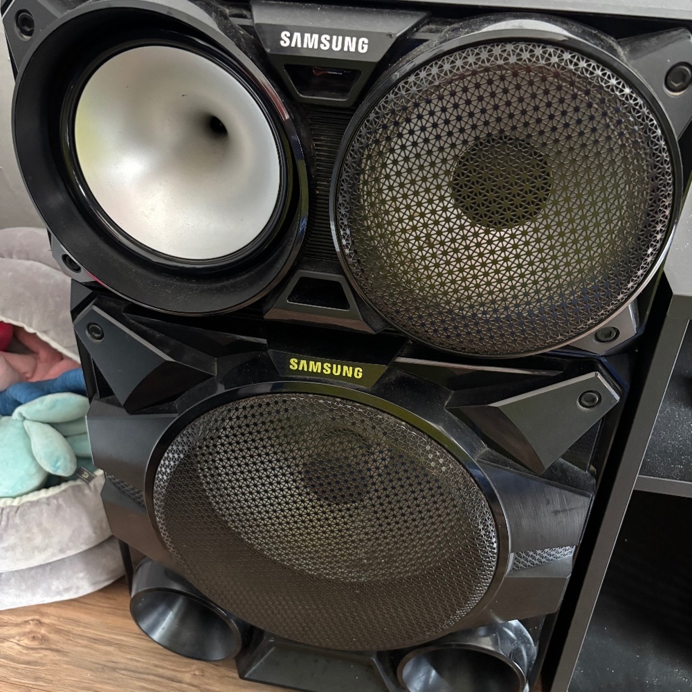 In home stereo system by samsung